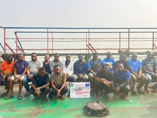 Police Arrest 40 Oil Thieves Suspects As 2 Vessels Recovered In Bayelsa