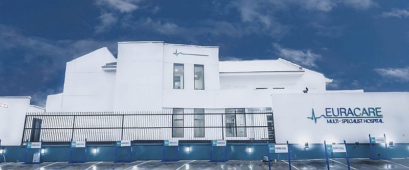 Chimamanda Adichie Slams Lagos Hospital For ‘negligence’ In Son’s Death