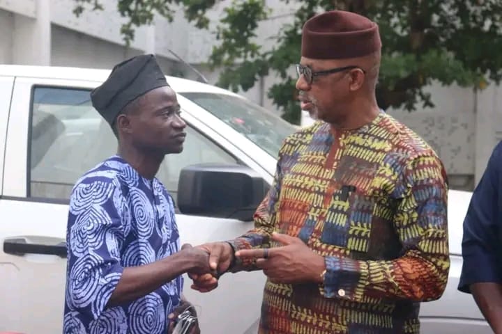 Ogun Governor Rewards Nigeria’s Best Teacher With Brand New Car