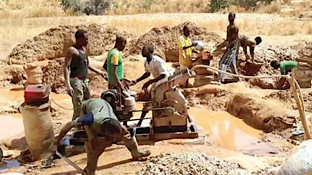 Soldiers Bust Illegal Mining Site In Abuja, Arrest 10 Suspects 