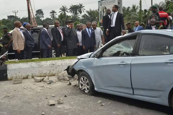 Kindhearted Gov. Udom Emmanuel Stops Over At Ekpene Ukim To Rescue ...