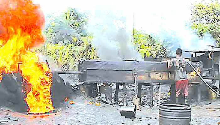 Nigerian Navy Busts 71 Illegal Refineries, Seizes 411,0