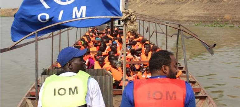 Relocation by boat, which is the only means of transport from the Tergol/Akobo entry point, began on 18 February, in Ethiopia. IOM operates five 200-seater boats and one luggage boat.