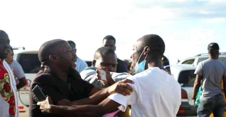 Courage Dutiro (right), a journalist for the Zimbabwean newspaper TellZim, was slapped and manhandled by a bodyguard after taking pictures when a candidate collapsed at a political rally. (Open Parly)
