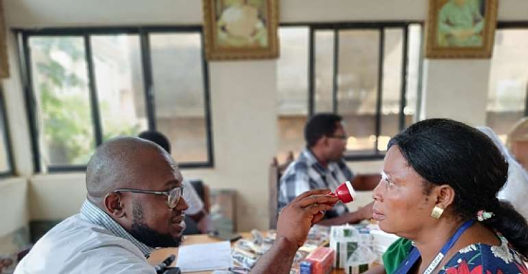 Doctor eye examination of patients  during Kunie Health Outreach held at Obu Ozom Urunnebo, Enugwu-Ukwu in December 2023.