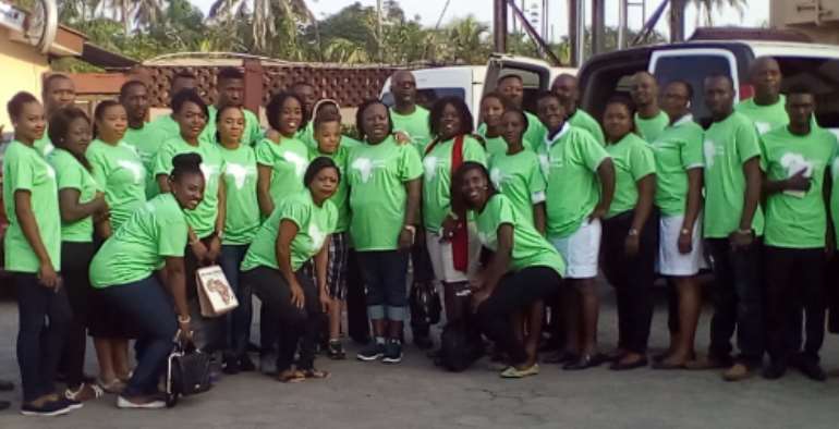 The Executive Director Of Mission Africa, Mrs. Chuku Ndudi, With Husband Flanked By Volunteers Of The Organization During Its Outreach Program Delta State Nigeria