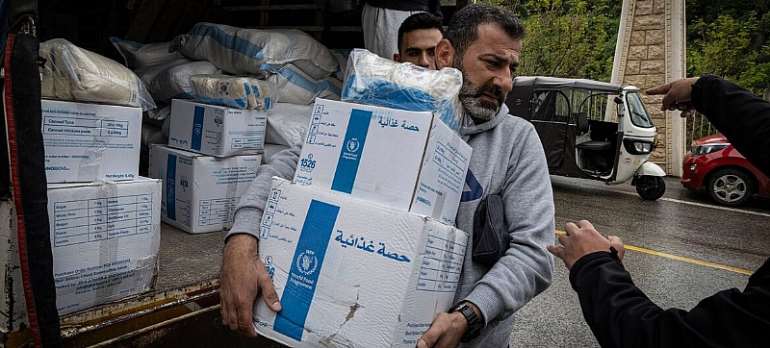 WFP/Marco Frattini: Aid is distributed to displaced families in northern Lebanon
   