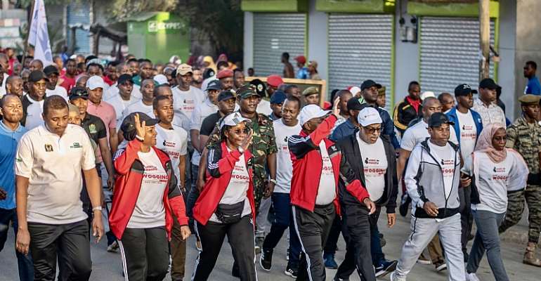 His Excellency, the President of Zanzibar and Chairman of the Revolutionary Council, Dr. Hussein Ali Mwinyi leading the 5km 