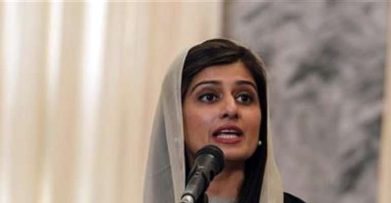 PAKISTAN'S FOREIGN MINISTER HINA RABBANI KHAR SPEAKS DURING A NEWS CONFERENCE IN KABUL FEBRUARY 1, 2012.