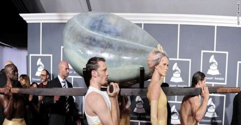 LADY GAGA ARRIVED IN AN EGG AT THE 53RD GRAMMY AWARDS IN LOS ANGELES. PHOTOGRAPH BY GETTYIMAGES.