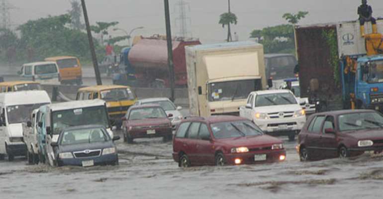 Vehicles wade through the flooded Apapa-Oshodi expressway from Sanya Bus Stop to Mi|le 2, yesterday. The 5-minute journey now takes over three hours. Photo: Bunmi Azeez. 
