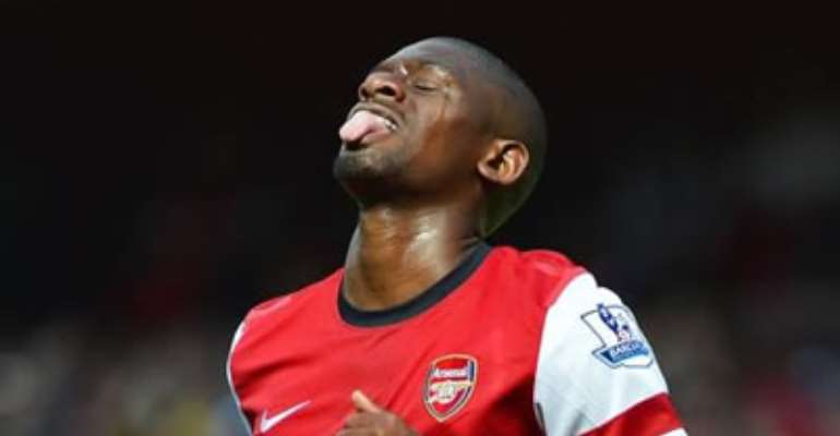 ARSENAL'S ABOU DIABY REACTS AFTER MISSING A SCORING OPPORTUNITY AGAINST SUNDERLAND DURING THEIR ENGLISH PREMIER LEAGUE SOCCER MATCH AT EMIRATES STADIUM IN LONDON AUGUST 18, 2012.