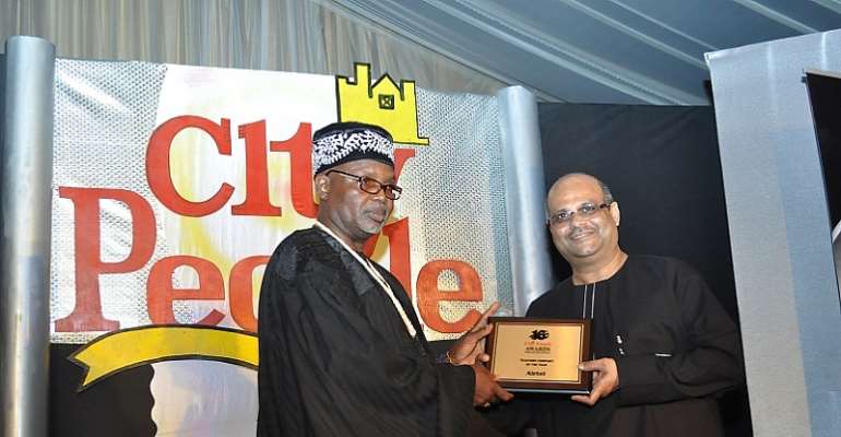 Chief Operating Officer and Executive Director, Airtel Nigeria, Deepak Srivastava receiving the Telecoms Company of the Year Award from the Ikoloba of Olubadan, Oloye Lekan Alabi at the 16th City People Awards held at the weekend in Lagos.