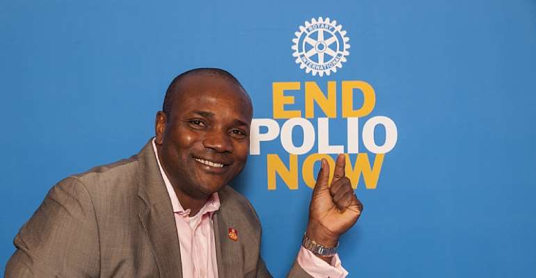Paralympian Dennis Ogbe stresses importance of polio vaccinations during World Polio Day forum hosted by Rotary and Northwestern University