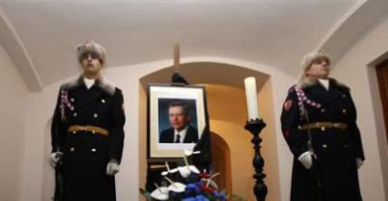 SOLDIERS STAND GUARD NEXT TO A TRIBUTE TO LATE FORMER CZECH PRESIDENT VACLAV HAVEL AT PRAGUE CASTLE IN PRAGUE DECEMBER 18, 2011.