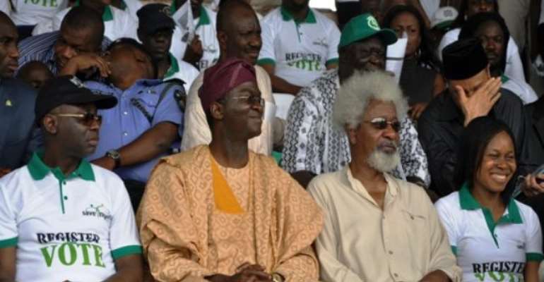PHOTO: L-R: CONVENER OF THE SAVE NIGERIA GROUP, (SNG) PASTOR TUNDE BAKARE, LAGOS STATE GOVERNOR, MR. BABATUNDE FASHOLA, NOBER LAUREATE, PROFESSOR WOLE SOYINKA, AND DR OKEI JOE ODUMAKIN AT THE SNG GRAND RALLY HELD AT THE ONIKAN STADIUM TODAY.