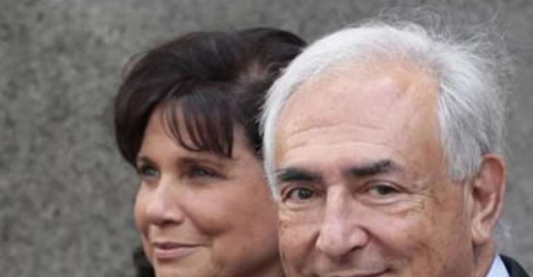 FORMER IMF CHIEF DOMINIQUE STRAUSS-KAHN AND HIS WIFE ANNE SINCLAIR DEPART THE MANHATTAN STATE SUPREME COURTHOUSE AFTER A HEARING DISMISSING THE CASE AGAINST HIM IN NEW YORK AUGUST 23, 2011.