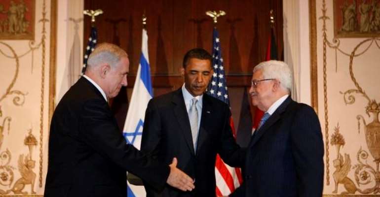 PHOTO: L-R: ISRAELI PRIME MINISTER, MR BENJAMIN NETANYAHU, US PRESIDENT BARACK OBAMA AND PALESTINIAN PRESIDENT MAHMOUD ABBAS IN NEW YORK ON SEPTEMBER 22, 2009. PHOTO: AP.