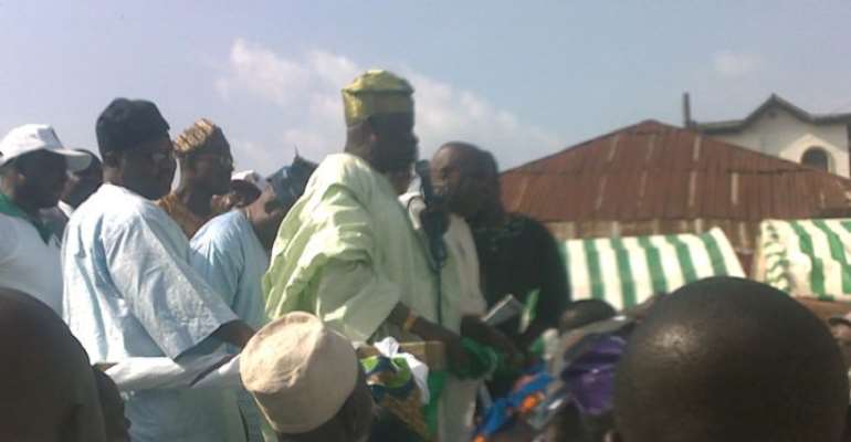 Former Chairman of Efon Local Government, Chief Akinyele Ologbonla addressing Peoples Democratic Party (PDP) supporters 
