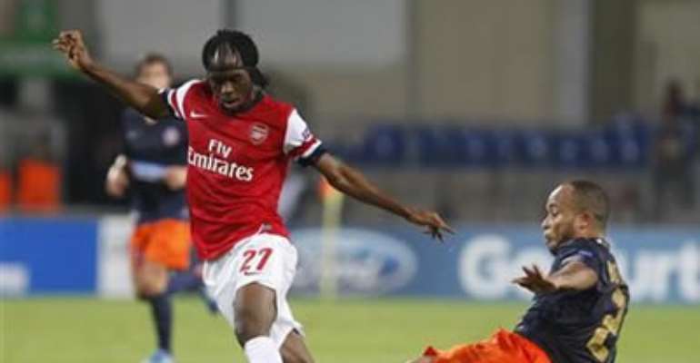 MONTPELLIER'S GARRY BOCALY (R) CHALLENGES ARSENAL'S GERVINHO DURING THEIR CHAMPIONS LEAGUE SOCCER MATCH AT THE STADE DE LA MOSSON STADIUM IN MONTPELLIER, SEPTEMBER 18, 2012.