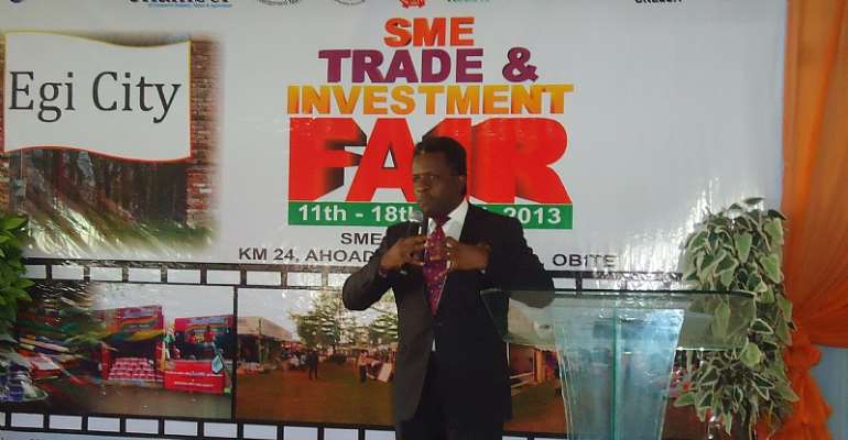 Engr. Emeka Unachukwu presenting his technical paper at the event