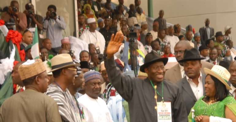 PRESIDENT GOODLUCK EBELE JONATHAN AND DAME PATIENCE JONATHAN (2ND & 1ST RIGHT) WITH AIDES AND MEMBERS OF THE RULING PDP AT THE PARTY'S PRESIDENTIAL CONVENTION IN ABUJA A FEW MONTHS AGO.