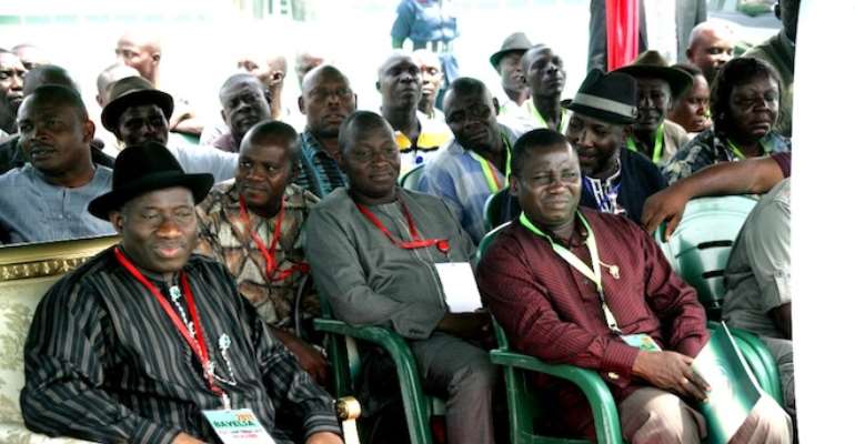 PHOTO: PRESIDENT GOODLUCK JONATHAN ALONGSIDE DELEGATES FROM HIS LOCAL GOVERNMENT AREA AT THE PDP GOVERNORSHIP PRIMARY IN YENAGOA, BAYELSA TODAY, JANUARY 09, 2010.