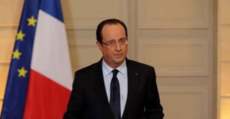 FRANCE'S PRESIDENT FRANCOIS HOLLANDE ARRIVES TO DELIVER A STATMENT ON THE SITUATION IN MALI AT THE ELYSEE PALACE IN PARIS, JANUARY 11, 2013