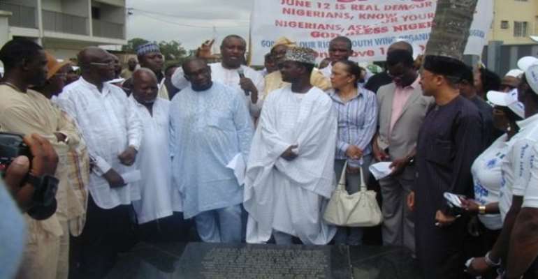 PHOTO: PRO-JUNE 12 ACTIVISTS INCLUDING PROFESSOR PATRICK UTOMI, MR DELE MOMODU AND MR. FESTUS KEYAMO AT THE GRAVESIDE OF LATE CHIEF MOSHOOD OLAWALE ABIOLA, THE PRESUMED WINNER OF THE JUNE 12, 1993 PRESIDENTIAL ELECTION.