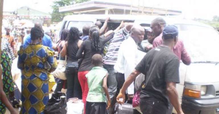 Passengers scrambling for a bus at the New Garage, Ojota, Lagos. Phoyo: GBENGA OLORUNPOMI
