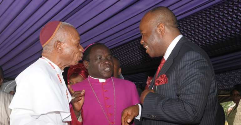 GOV. AKPABIO (R) BISHOP KUKA (M) & PRELATE EMERITUS HIS EMINENCE REV. SUNDAY MBANG DURING THE AKWA IBOM STATE INTERDENOMINATIONAL THANKGIVING SERVICE IN IBOM HALL GROUND UYO. JANUARY 02, 2012