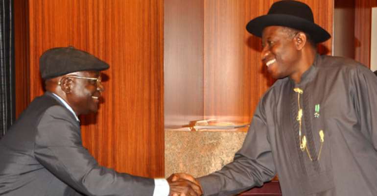 PRESIDENT GOODLUCK JONATHAN (R) IN A HANDSHAKE WITH THE CHAIRMAN, SOUTHERN KADUNA ELDERS FORUM, GEN ZAMANI LEKWOT DURING THEIR MEETING WITH THE PRESIDENT IN ABUJA. MARCH 25, 2013