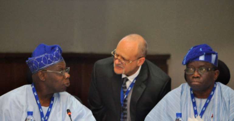 Former President Olusegun Obasanjo; Dr Kenton Dashiell, IITA Deputy Director General, Partnerships for Delivery; and Prof Isaac Adewole, Minister of Health during the Nigeria Zero Hunger Meeting