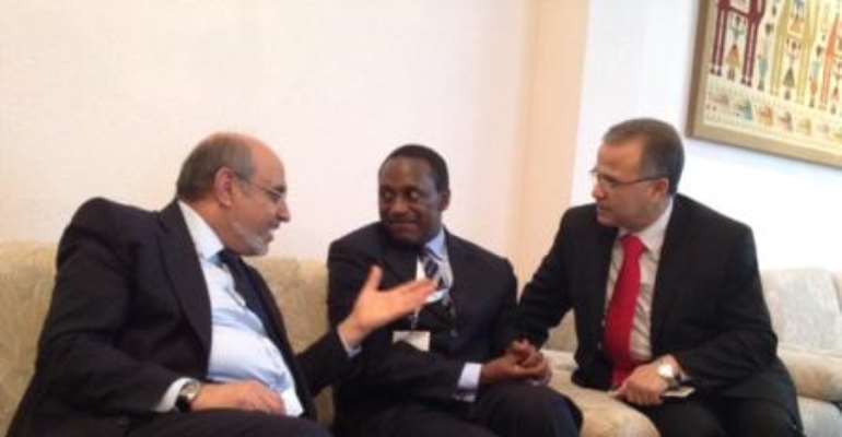 L to R - Tunisian Prime Minister Hamadi Jebali and UNIDO DG Yumkella discuss
