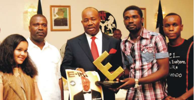 Nseowo (right) led other members of the Board of Directors of his magazine E-101 to discuss entertainment with the governor of Akwa Ibom State, Chief Godswill Akpabio and also award him the 2011 Entertainment Industry Man of the Year