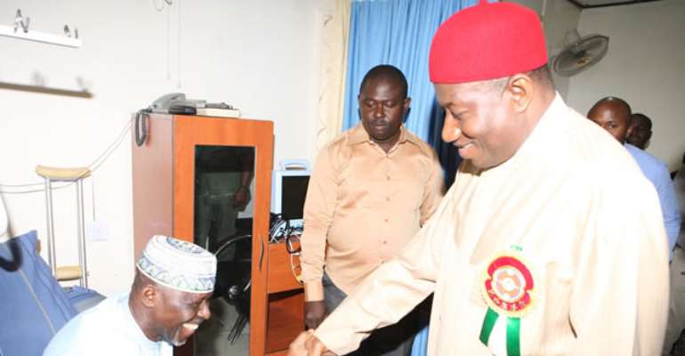 PRESIDENT GOODLUCK JONATHAN IN A HANDSHAKE WITH GOV. IDRIS WADA OF KOGI STATE (L) AT THE CEDARCREST HOSPITAL, GARKI, ABUJA DURING THE PRESIDENT'S VISIT TO THE GOVERNOR. DECEMBER 31, 2012