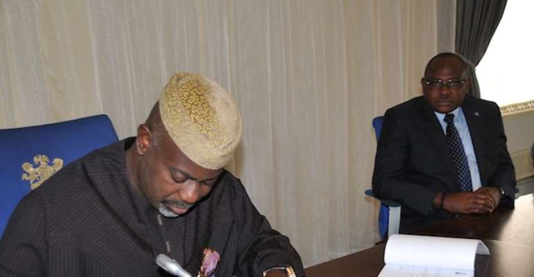 CROSS RIVER STATE GOVERNOR, SENATOR LIYEL IMOKE SIGNS THE 2011 APPROPRIATION BILL INTO LAW.