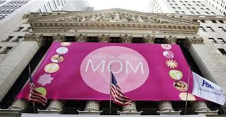 THE PROCTER AND GAMBLE TRADEMARK IS SEEN HANGING OUTSIDE THE NEW YORK STOCK EXCHANGE IN NEW YORK MAY 7, 2010.