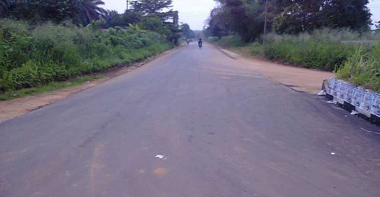 Road that leads to Ngor Okpala Council secretariat, Umukabia and Ihitte
