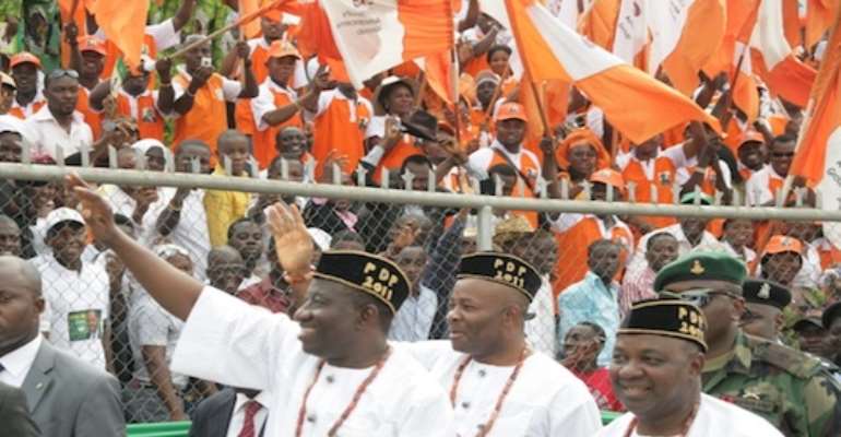 L-R: PRESIDENT GOODLUCK JONATHAN, AKWA IBOM STATE GOVERNOR GODSWILL AKPABIO AND VICE PRESIDENT NAMADI SAMBO AT THE PRESIDENTIAL RALLY OF THE PEOPLES DEMOCRATIC PARTY (PDP) IN UYO TODAY, MARCH 07, 2011.