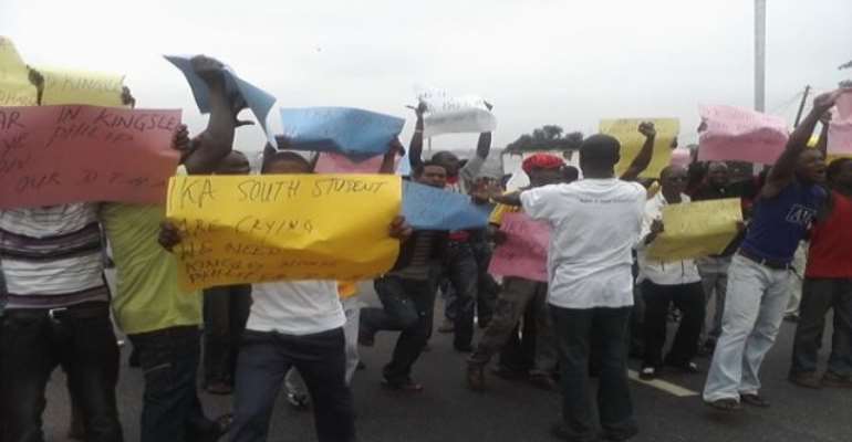 PHOTO: IKA YOUTHS PROTESTING AGAINST THE NON-SWEARING-IN OF MR KINGSLEY PHILLIPS TODAY.