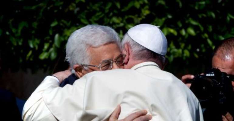 Pope gives Palestinians boost of support