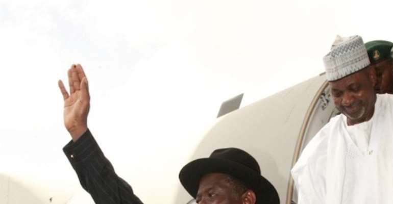 PHOTO: A FILE PHOTO SHOWS PRESIDENT GOODLUCK JONATHAN AND VICE PRESIDENT NAMADI SAMBO ALIGHTING FROM THE PRESIDENTIAL AIRCRAFT.
