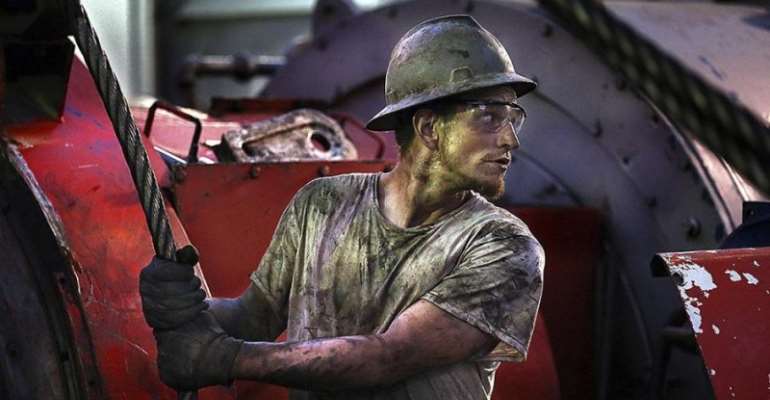 US considers crude export as it surpasses S. Arabia as the worldâ€™s top crude oil producer