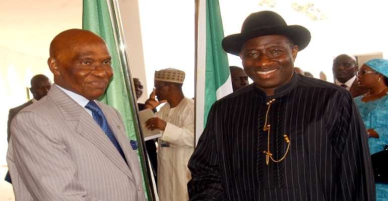 PHOTO: NIGERIAN PRESIDENT GOODLUCK JONATHAN (R) WITH VISITING SENEGALESE PRESIDENT, ABDOULAYE WADE DURING WADE'S ONE-DAY OFFICAL VISIT TO NIGERIA ON AUGUST 18, 2010.