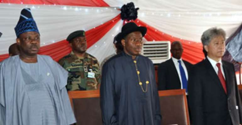 L-R: GOV IBIKUNLE AMOSUN OF OGUN STATE; PRESIDENT GOODLUCK JONATHAN AND THE  GROUP MANAGING DIRECTOR, WEMPCO GROUP, MR LEWIS TUNG AT THE INAUGURATION OF WEMPCO STILL MILL COMPANY LTD MAGBORO, IBAFO, OGUN STATE. APRIL 18, 2013