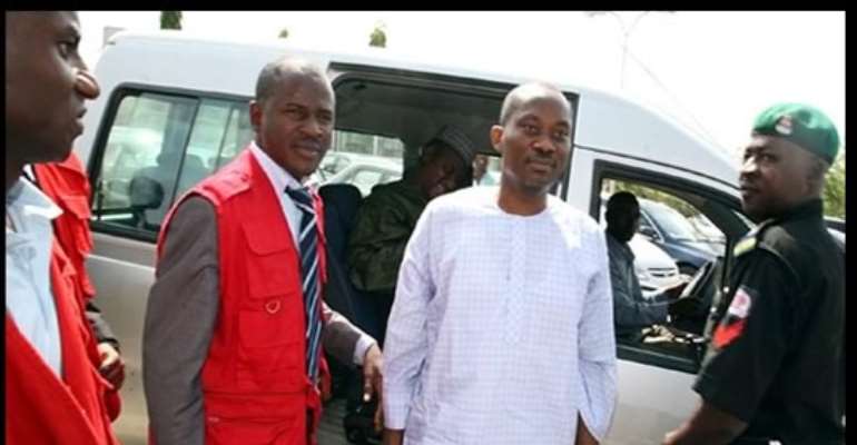 PHOTO: HONOURABLE NDUDI GODWIN ELUMELU WITH EFCC OPERATIVES DURING HIS INITIAL ARRAIGNMENT IN ABUJA.