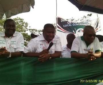 HON. DAKUKU PETERSIDE FLANKED BY HON. MAGNUS ABE AND HON. ANDREW-MILLER AT THE RALLY