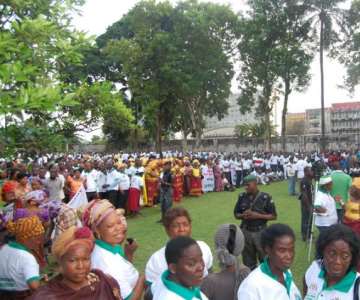 A SECTION OF THE CROUD THAT GRACED THE OCASSION (2)