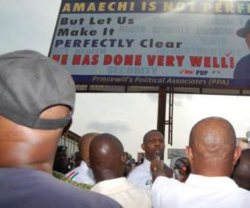 PRINCE TONYE PRINCEWILL ADRESSING THE MEDIA AFTER UNVEALING ONE OF THE PPA BILBOARDS, DEDICATED TO YHE AMAECHI CAMPAIGN (2)